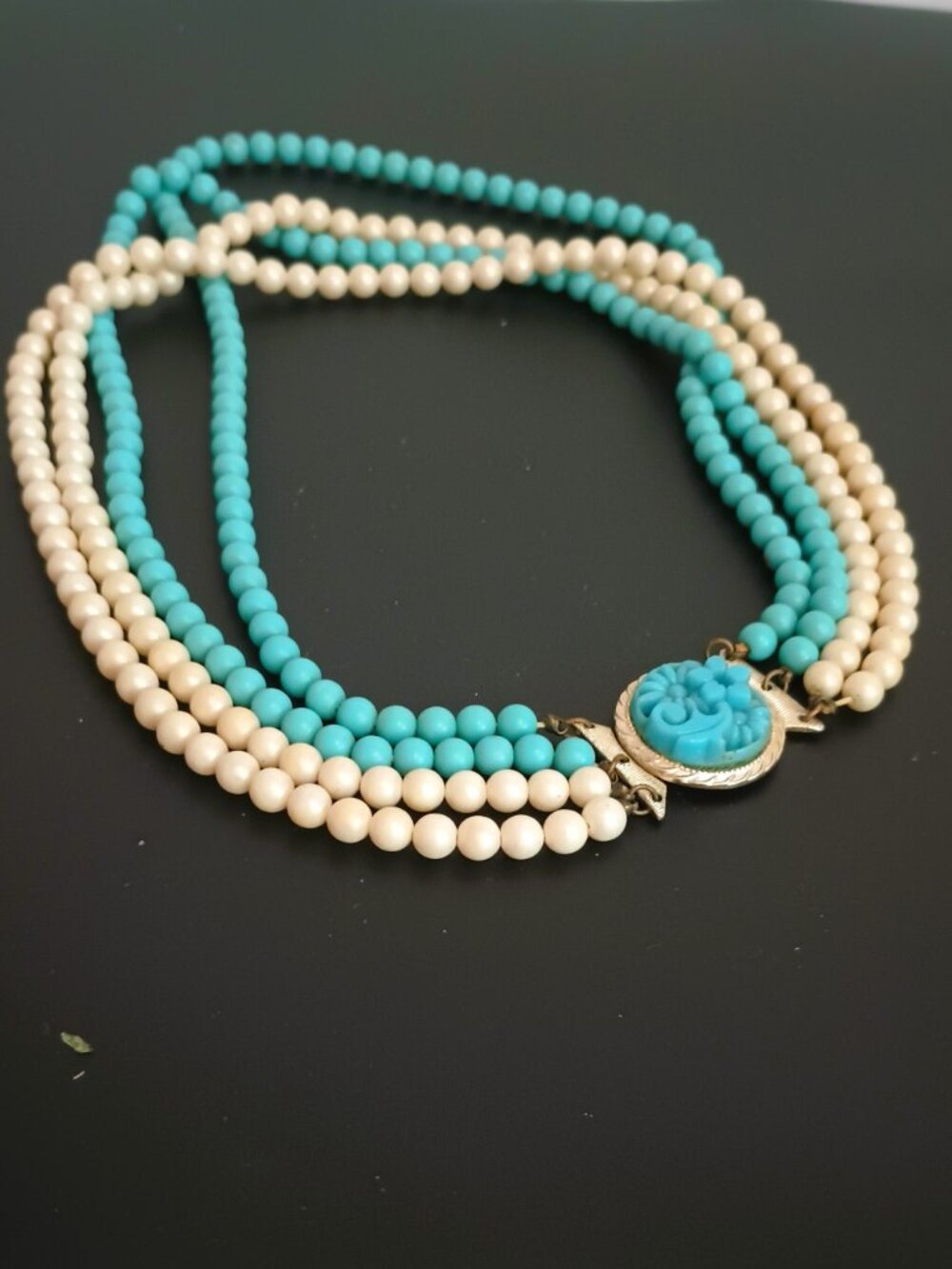 Vtg 4 Strand Beaded Necklace 16" White & Teal Acrylic Large Daisy Flower Clasp